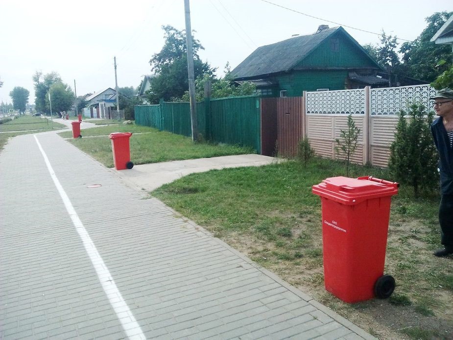 Новые мусорные баки в частном секторе Минска